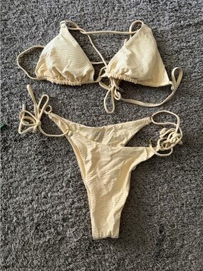 Monday Swimwear NWOT Cala Wave Bikini